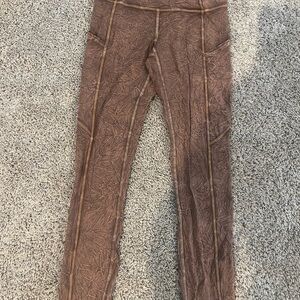 Lululemon size 4 with pockets